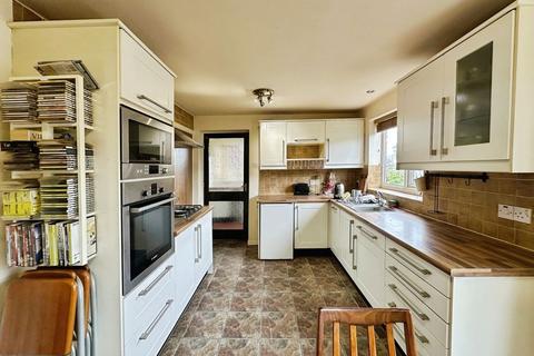 3 bedroom semi-detached house for sale, Lindale Avenue, Oldham