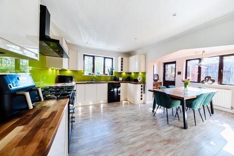 4 bedroom detached house for sale, Downs Road, Dunstable