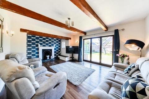 4 bedroom detached house for sale, Downs Road, Dunstable