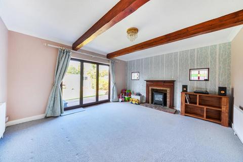 4 bedroom detached house for sale, Downs Road, Dunstable
