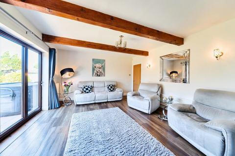 4 bedroom detached house for sale, Downs Road, Dunstable