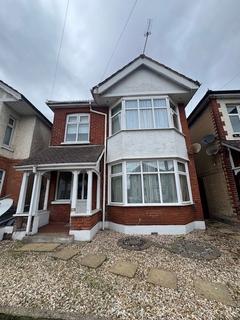 5 bedroom detached house to rent, Bingham Road, Bournemouth