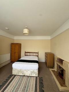 5 bedroom detached house to rent, Bingham Road, Bournemouth