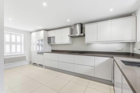 4 bedroom detached house to rent, Orchid Close, Goffs Oak EN7