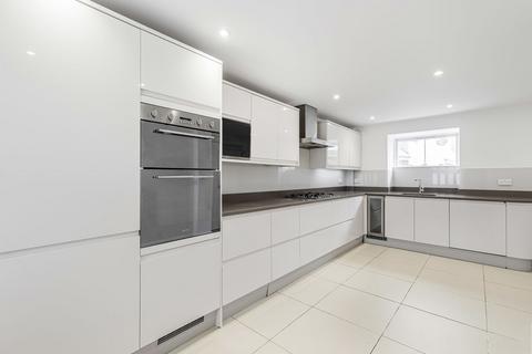 4 bedroom detached house to rent, Orchid Close, Goffs Oak EN7
