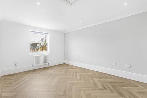 4 bedroom detached house to rent, Orchid Close, Goffs Oak EN7