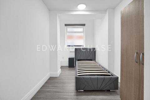 House of multiple occupation to rent, *En-Suite Room, All Bills Included, High Road*