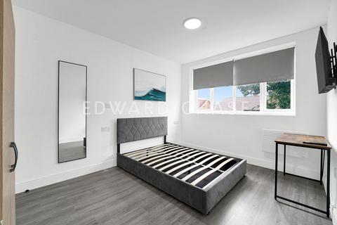 House of multiple occupation to rent, *En-Suite Room, All Bills Included, High Road IG1*