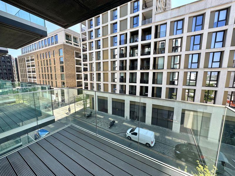 Apartment in London, Royal Wharf, Silvertown - View 4