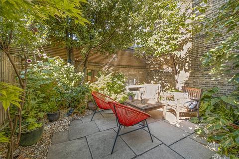 2 bedroom apartment for sale, North Cross Road, East Dulwich, London, SE22