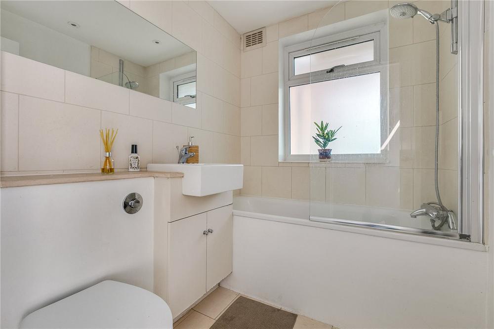 Apartment in London - More