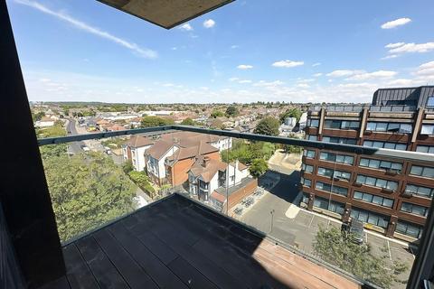 3 bedroom flat to rent, Vickers House, Romford, RM1