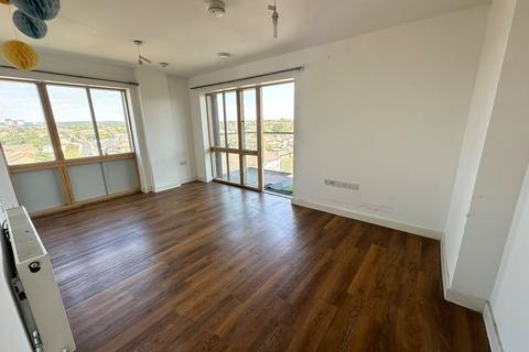 3 bedroom flat to rent, Vickers House, Romford, RM1