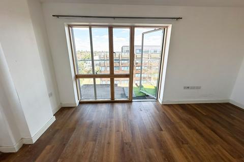 3 bedroom flat to rent, Vickers House, Romford, RM1