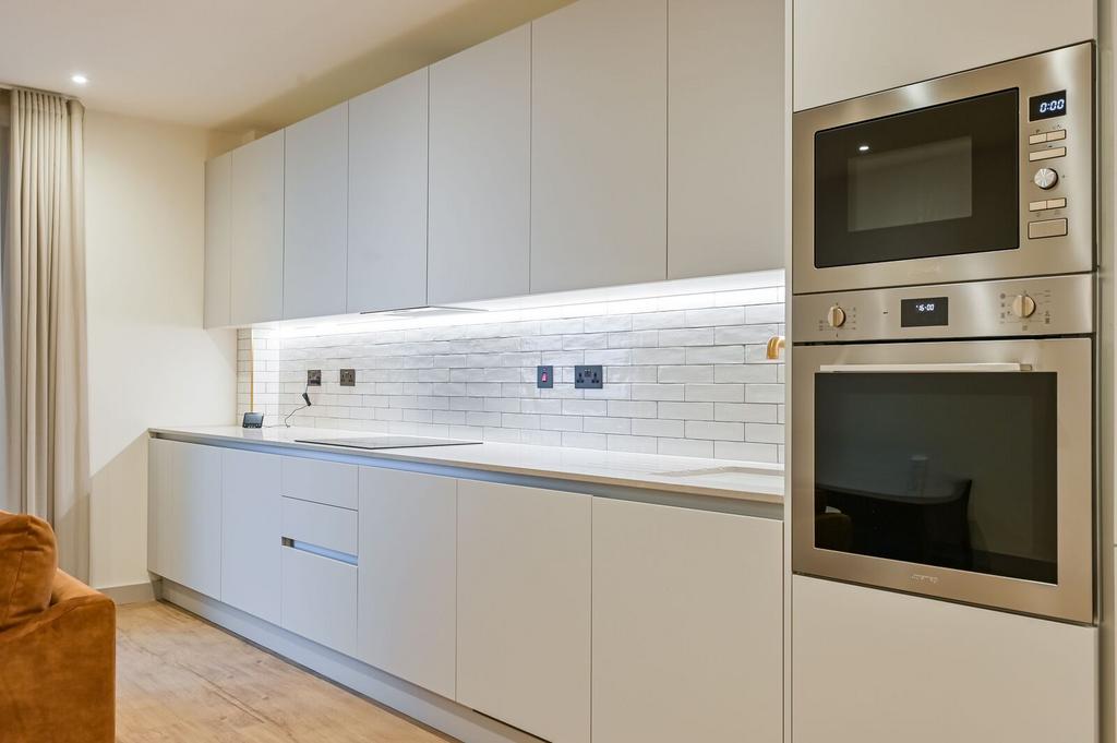 Apartment in Walthamstow - More
