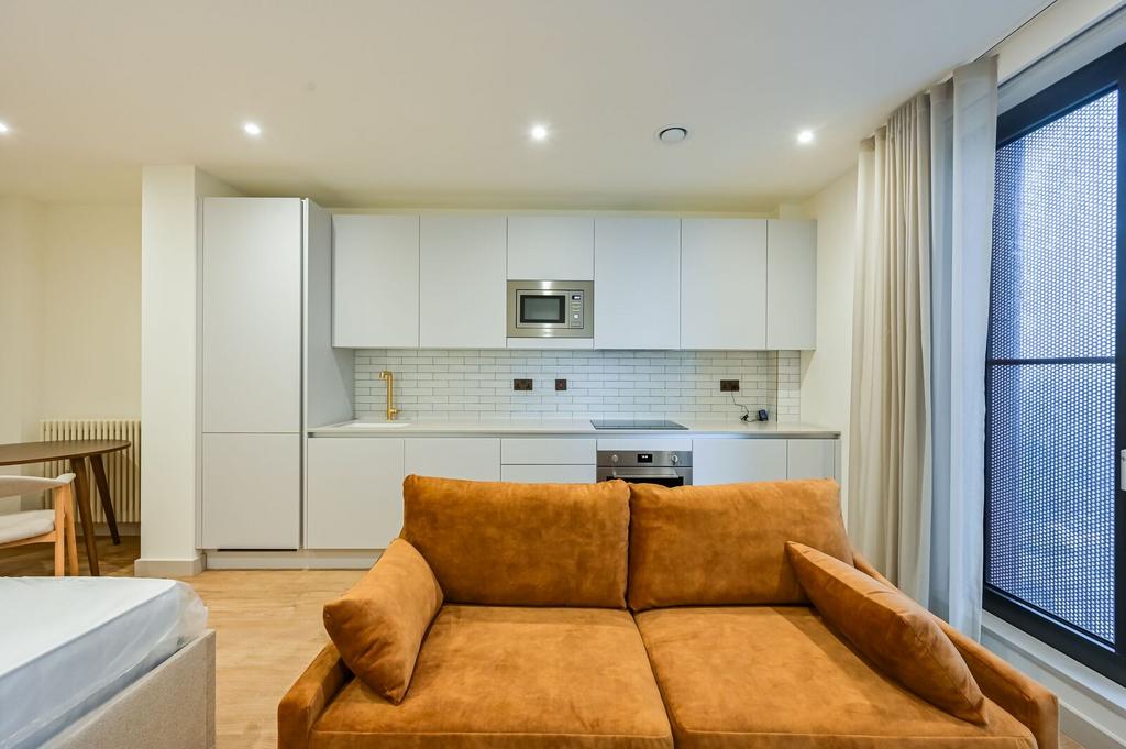 Apartment in Walthamstow - View 3