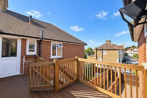 2 bedroom flat to rent, Hall Lane, London