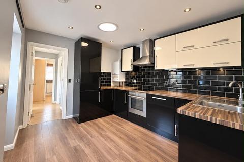 2 bedroom flat to rent, Hall Lane, London