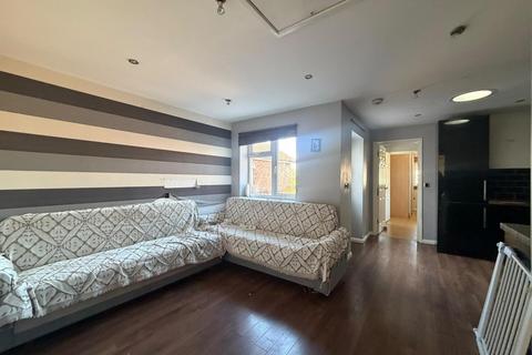 2 bedroom flat to rent, Hall Lane, London