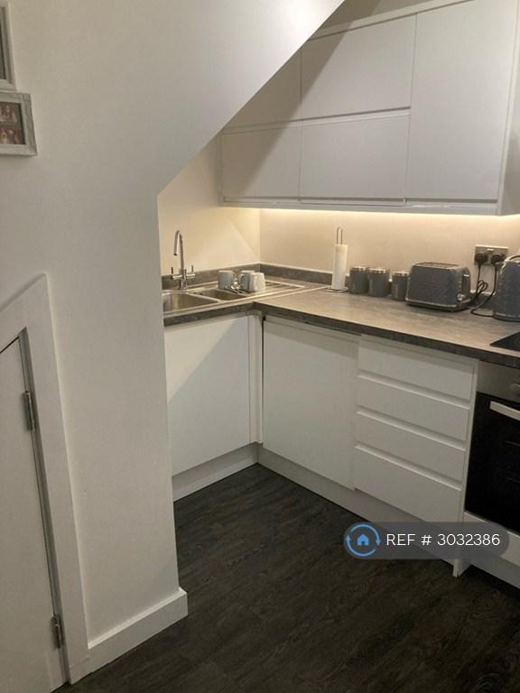 Apartment in Sutton - View 3