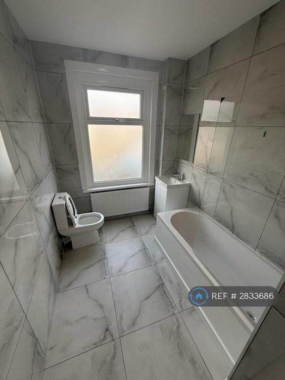 House in London - View 3