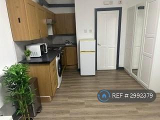 Apartment in Hounslow - View 4