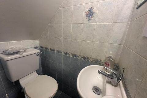 House share to rent, Begonia Walk, London, W12 0BE