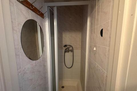 House share to rent, Begonia Walk, London, W12 0BE