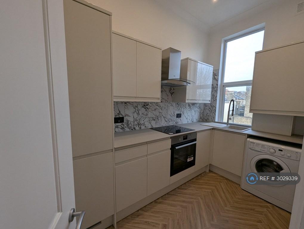 Apartment in London - View 2