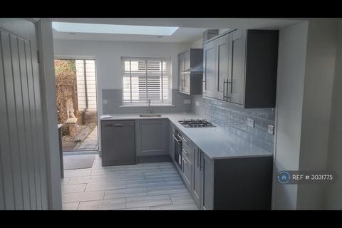 3 bedroom terraced house to rent, Station Road, Sudbury, CO10
