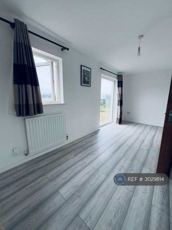 Apartment in Barking - View 2
