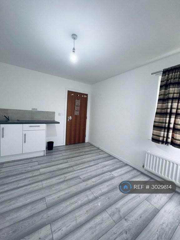 Apartment in Barking - View 5