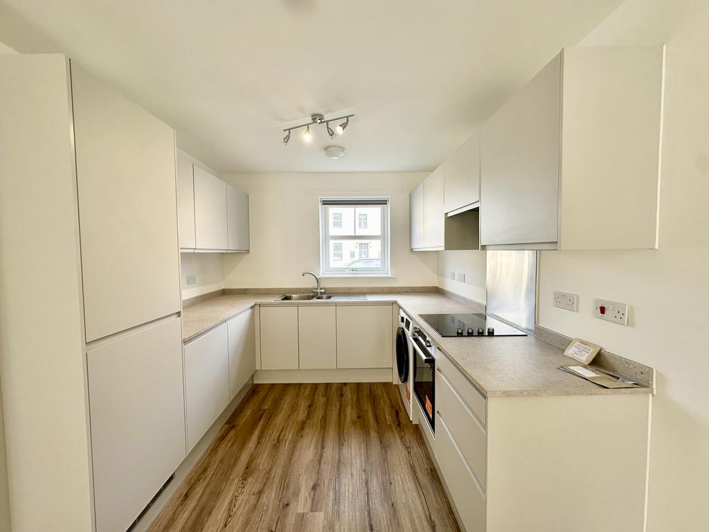 House in Leeds, West Yorkshire - View 2