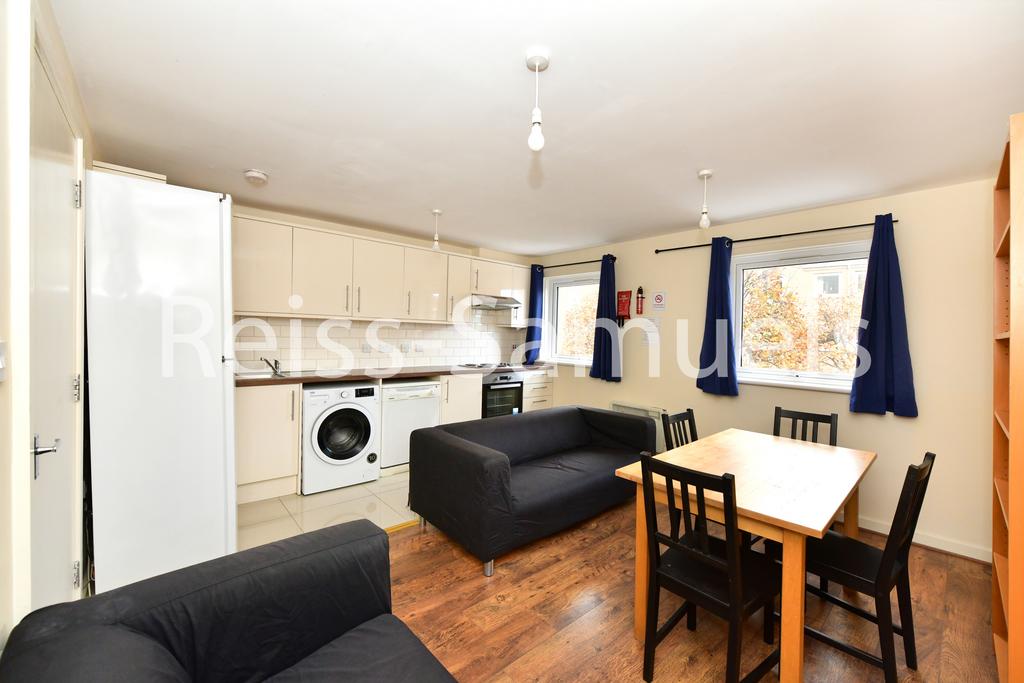 House in Canary Wharf,London - More