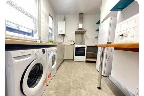 4 bedroom house to rent, Monton Street, Manchester M14