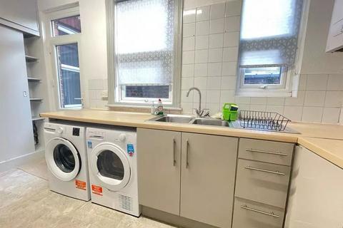 4 bedroom house to rent, Acomb Street, Manchester M14