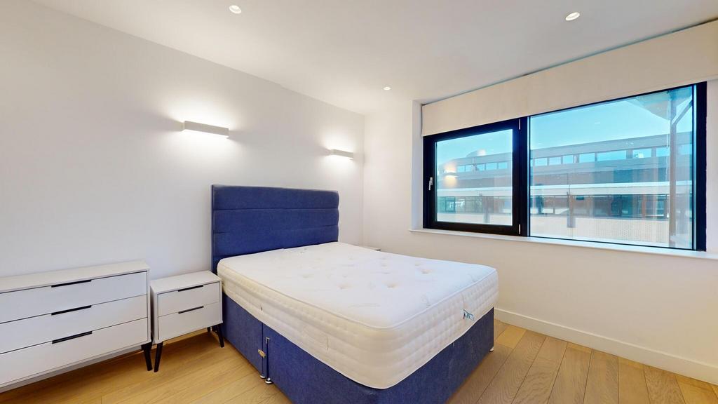 Apartment in Brentford - View 3