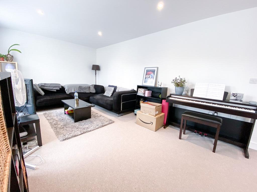 Apartment in Reading - View 3
