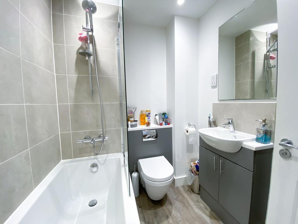 Apartment in Reading - View 4