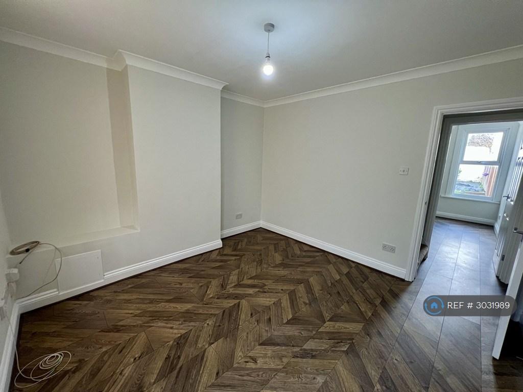 House in Croydon - View 2