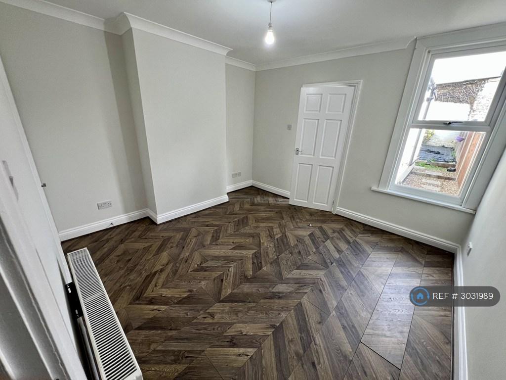 House in Croydon - View 3