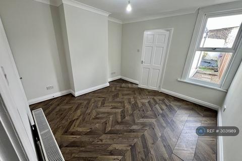 2 bedroom terraced house to rent, Oakwood Road, Croydon, CR0
