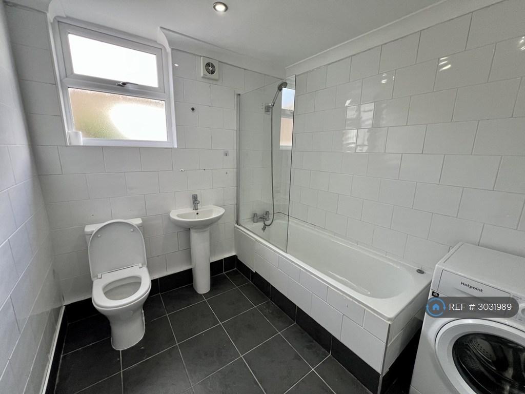 House in Croydon - View 5