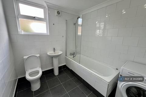 2 bedroom terraced house to rent, Oakwood Road, Croydon, CR0
