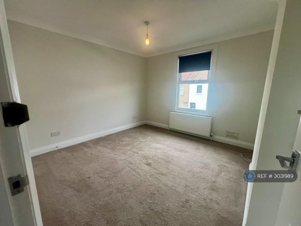 House in Croydon - More