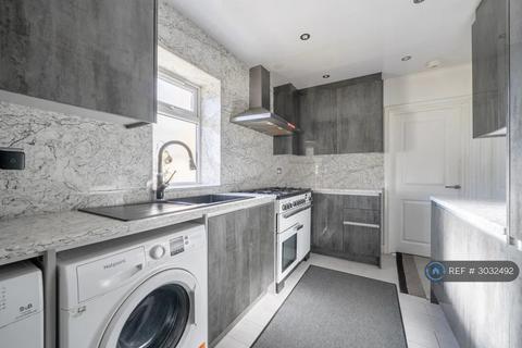 1 bedroom in a house share to rent, Bradley Road, Slough, SL1