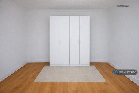 Studio to rent, Dagenham, Dagenham, RM8