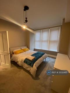 2 bedroom end of terrace house to rent, Yukon Road, London, SW12