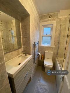 2 bedroom end of terrace house to rent, Yukon Road, London, SW12