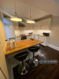 2 bedroom end of terrace house to rent, Yukon Road, London, SW12